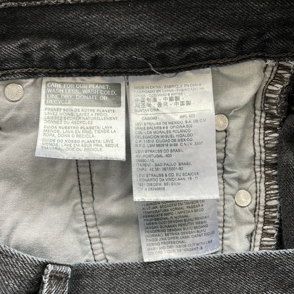 Sz27 Levi’s 501 button fly distressed cutoff denim shorts in faded black. EUC - Picture 13 of 16